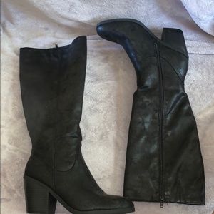 Zip up heeled boots